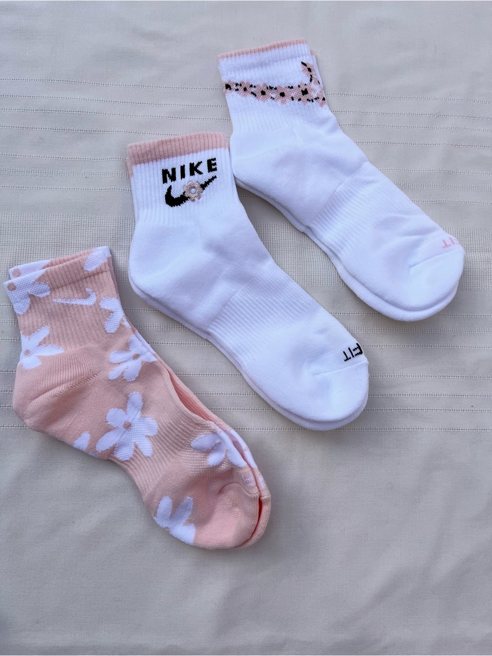 Nike DriFit White & Pink Ankle Socks - 3-Pack - Picture 6 of 14
